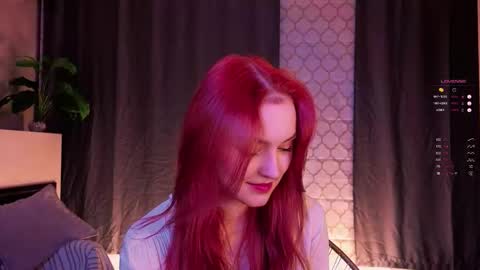 Snapshot of gildedkitten chatting on 6, 11, 2025 Stacy online show from 6, 11, 2025