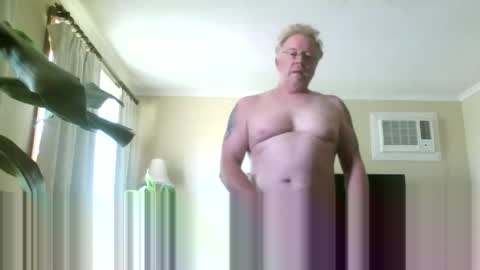 Snapshot of gimmmieoooo chatting on 5, 1, 2025 gimmmieoooo online show from 5, 1, 2025