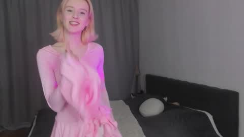 Snapshot of gin_yoon chatting on 6, 11, 2025 Gin online show from 6, 11, 2025