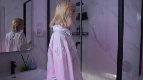 Snapshot of gin_yoon chatting on 15, 11, 2025 Gin online show from 15, 11, 2025