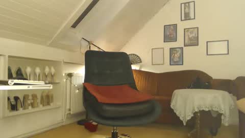 Snapshot of ginablondecam chatting on 2, 1, 2025 Gina online show from 2, 1, 2025