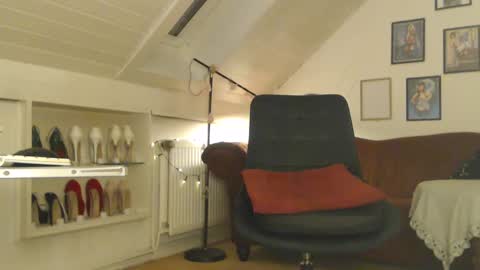 Snapshot of ginablondecam chatting on 3, 1, 2025 Gina online show from 3, 1, 2025