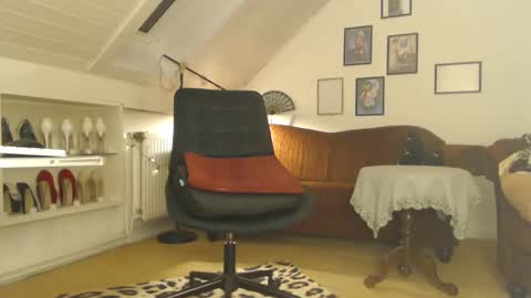 Snapshot of ginablondecam chatting on 6, 1, 2025 Gina online show from 6, 1, 2025