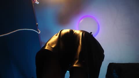        im expecting 350 thumbs up on my altar   online show from 28, 12, 2024