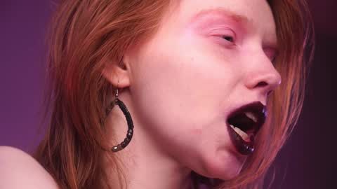        im expecting 350 thumbs up on my altar   online show from 3, 1, 2025