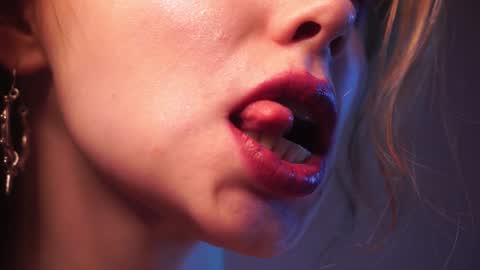        im expecting 350 thumbs up on my altar   online show from 6, 1, 2025