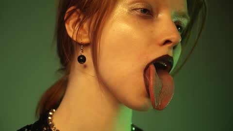        im expecting 350 thumbs up on my altar   online show from 26, 2, 2025