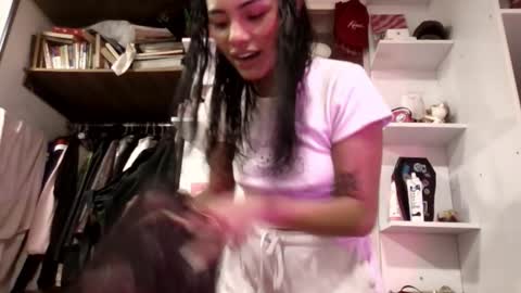 Snapshot of giovanna_oliveria chatting on 18, 12, 2025 giovanna_oliveria online show from 18, 12, 2025