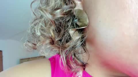 Snapshot of gipsela_gomez chatting on 4, 3, 2025 G I S E P L A online show from 4, 3, 2025