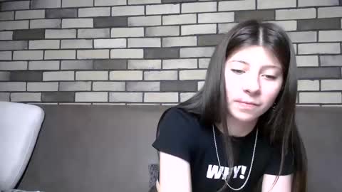 girl_cute007 online show from 27, 5, 2026