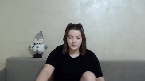 Snapshot of girl_leya chatting on 5, 12, 2024 girl_leya online show from 5, 12, 2024