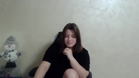 Snapshot of girl_leya chatting on 5, 1, 2025 girl_leya online show from 5, 1, 2025