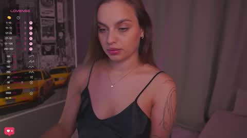 Snapshot of girl_peach_ chatting on 20, 10, 2025 Kate online show from 20, 10, 2025