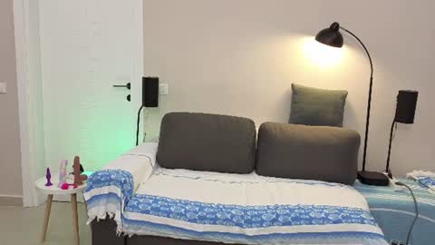 Girlfriend online show from 9, 8, 2026