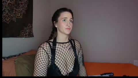 Snapshot of girlofurdreamsxxxxox chatting on 5, 12, 2025 Camille online show from 5, 12, 2025