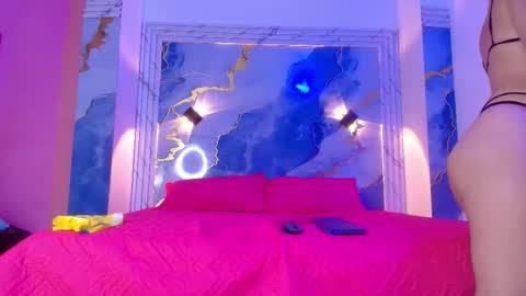 Snapshot of girls_from_medellin chatting on 11, 11, 2025 eleanor and celeste online show from 11, 11, 2025