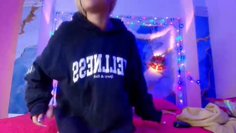 Snapshot of girls_from_medellin chatting on 5, 12, 2025 eleanor and celeste online show from 5, 12, 2025