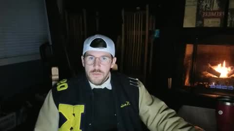 Snapshot of girthwayne chatting on 19, 12, 2024 croyal09 online show from 19, 12, 2024