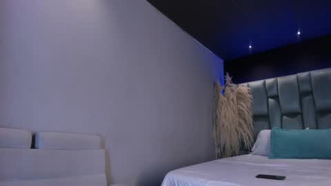     online show from 25, 1, 2025