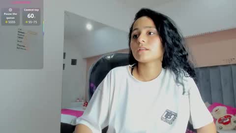 GISELLE ROLDAN online show from 15, 11, 2025