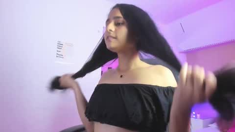 GISELLE ROLDAN online show from 5, 3, 2026