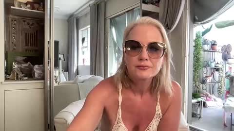 Gl1tter Barbie online show from 29, 3, 2026