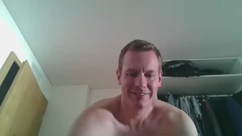 Snapshot of glen_1987 chatting on 24, 10, 2025 Mike 1987 online show from 24, 10, 2025