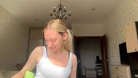 Snapshot of glennisachzet chatting on 4, 8, 2026 Sandy online show from 4, 8, 2026