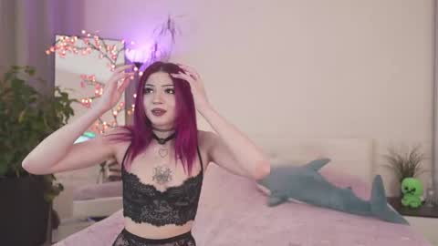 Snapshot of glitch_witch chatting on 6, 10, 2025 Luna online show from 6, 10, 2025