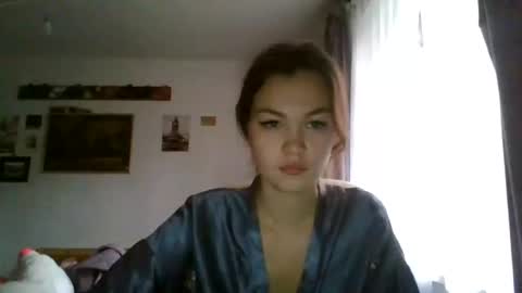 Snapshot of glitter_doll chatting on 4, 2, 2025 glitter_doll online show from 4, 2, 2025