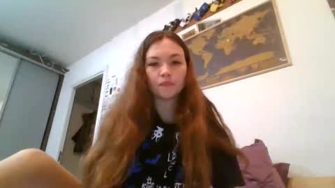 Snapshot of glitter_doll chatting on 13, 2, 2025 glitter_doll online show from 13, 2, 2025