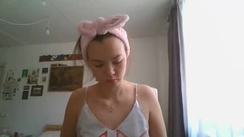 Snapshot of glitter_doll chatting on 25, 2, 2025 glitter_doll online show from 25, 2, 2025