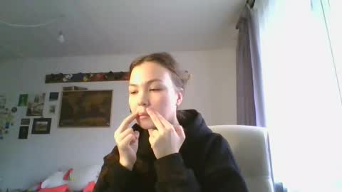 Snapshot of glitter_doll chatting on 5, 3, 2025 glitter_doll online show from 5, 3, 2025