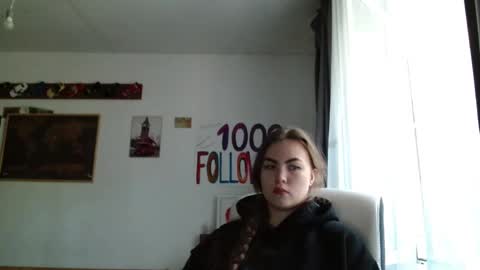 Snapshot of glitter_doll chatting on 16, 9, 2025 glitter_doll online show from 16, 9, 2025