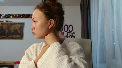 Snapshot of glitter_doll chatting on 26, 9, 2025 glitter_doll online show from 26, 9, 2025