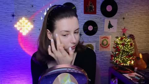 Snapshot of glo_lo chatting on 17, 1, 2025 Bye everybody Ill be online Monday December 2nd Saturday and Sunday off online show from 17, 1, 2025