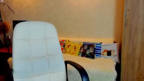 Gloria Wood online show from 4, 12, 2025