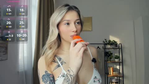 Snapshot of glossybabe_ chatting on 6, 2, 2026 Cherry online show from 6, 2, 2026