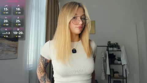 Snapshot of glossybabe_ chatting on 24, 5, 2026 Cherry online show from 24, 5, 2026