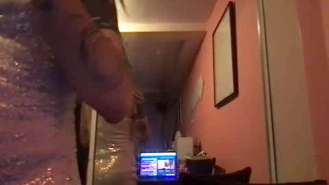 Snapshot of glow92 chatting on 25, 9, 2025 Glow Goddess online show from 25, 9, 2025