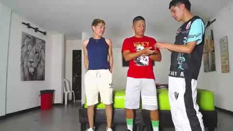 THOMAS AND DAMIAND online show from 8, 3, 2026