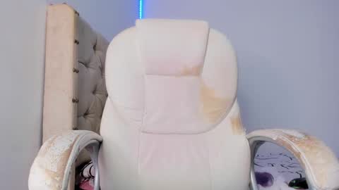 Snapshot of goddess_ariluz chatting on 21, 2, 2025 Ariluz online show from 21, 2, 2025