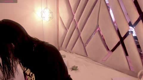 M A R T I N A  online show from 15, 4, 2026