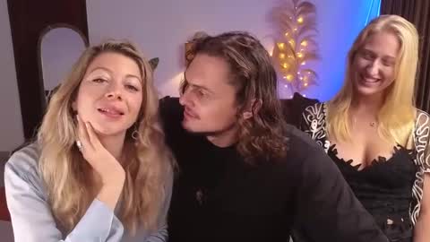   330 UTC2 girls   online show from 22, 1, 2025