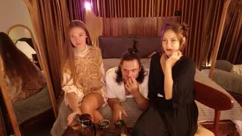   330 UTC2 girls   online show from 21, 11, 2025