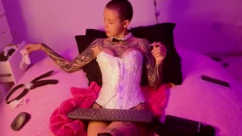 Snapshot of goddess_vee_ chatting on 5, 3, 2026 vee online show from 5, 3, 2026