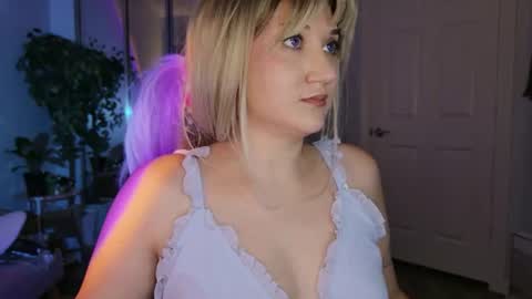 Snapshot of goddessemmy chatting on 9, 7, 2026 Goddess Emmy online show from 9, 7, 2026