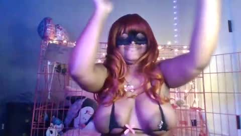 Snapshot of goddessqtz chatting on 19, 7, 2026 goddessqtz online show from 19, 7, 2026
