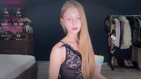 Snapshot of gogo1332 chatting on 12, 10, 2025 Lissandra online show from 12, 10, 2025