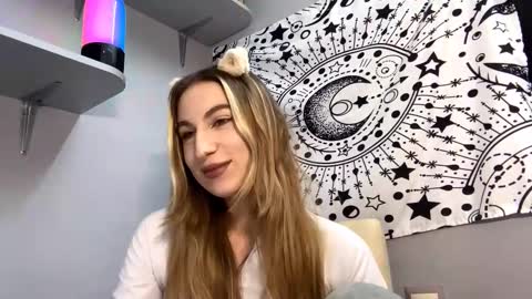 Snapshot of goldavanhise chatting on 18, 12, 2025 Gloria online show from 18, 12, 2025